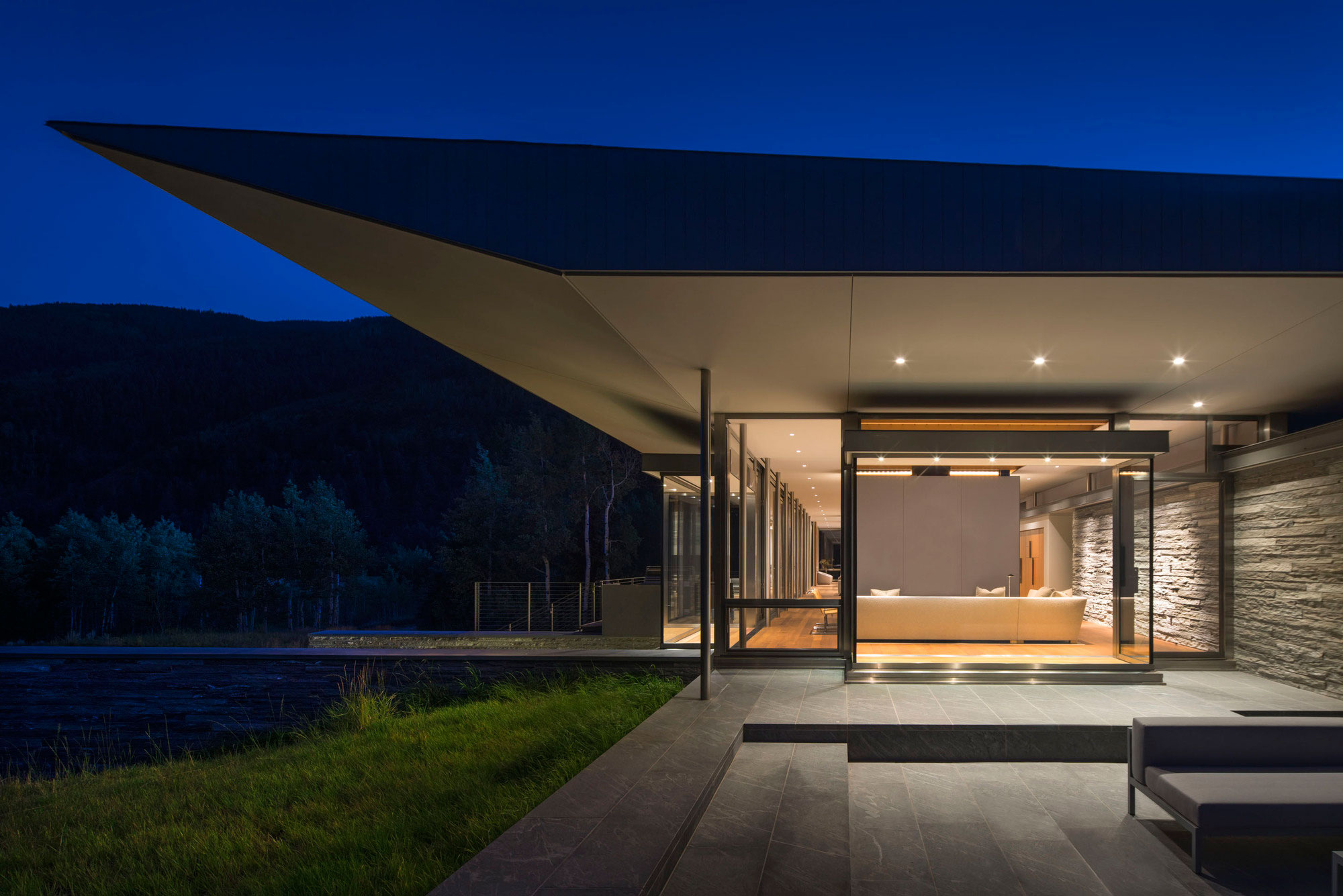 A Stunning Modern Home with Wonderful Views Over the Rocky Mountains in Aspen, Colorado by Bohlin Cywinski Jackson (13)