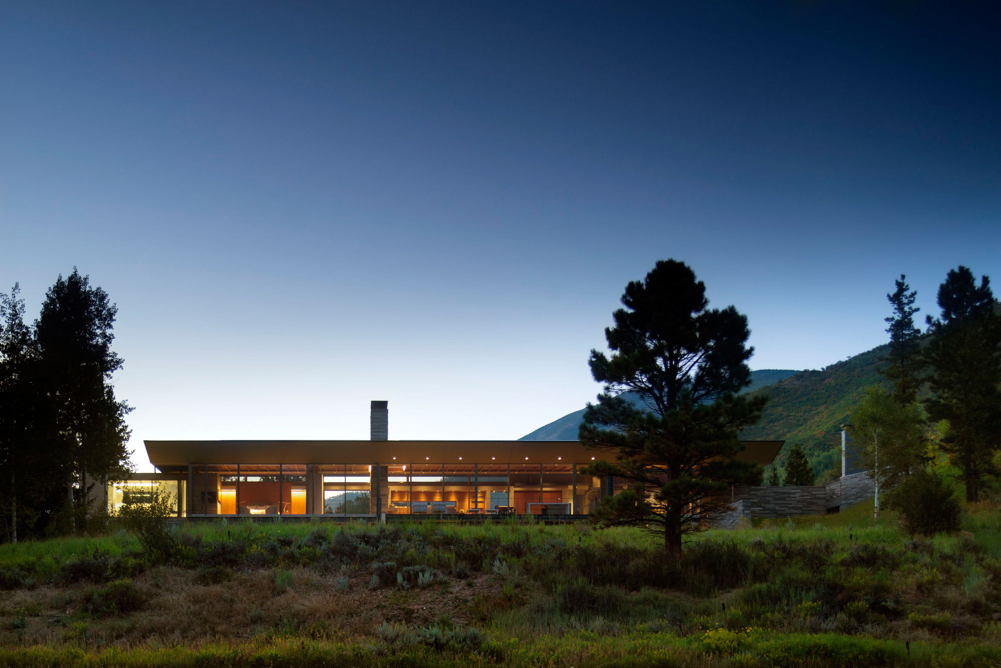 A Stunning Modern Home with Wonderful Views Over the Rocky Mountains in Aspen, Colorado by Bohlin Cywinski Jackson (14)