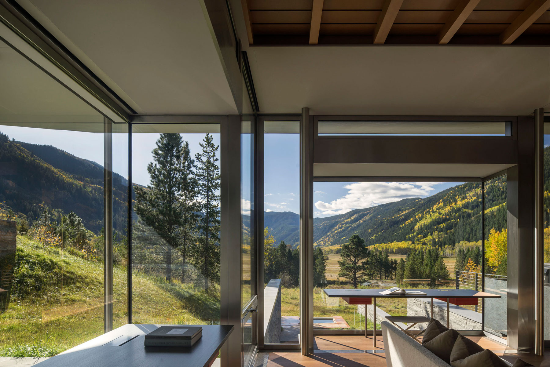 A Stunning Modern Home with Wonderful Views Over the Rocky Mountains in Aspen, Colorado by Bohlin Cywinski Jackson (9)