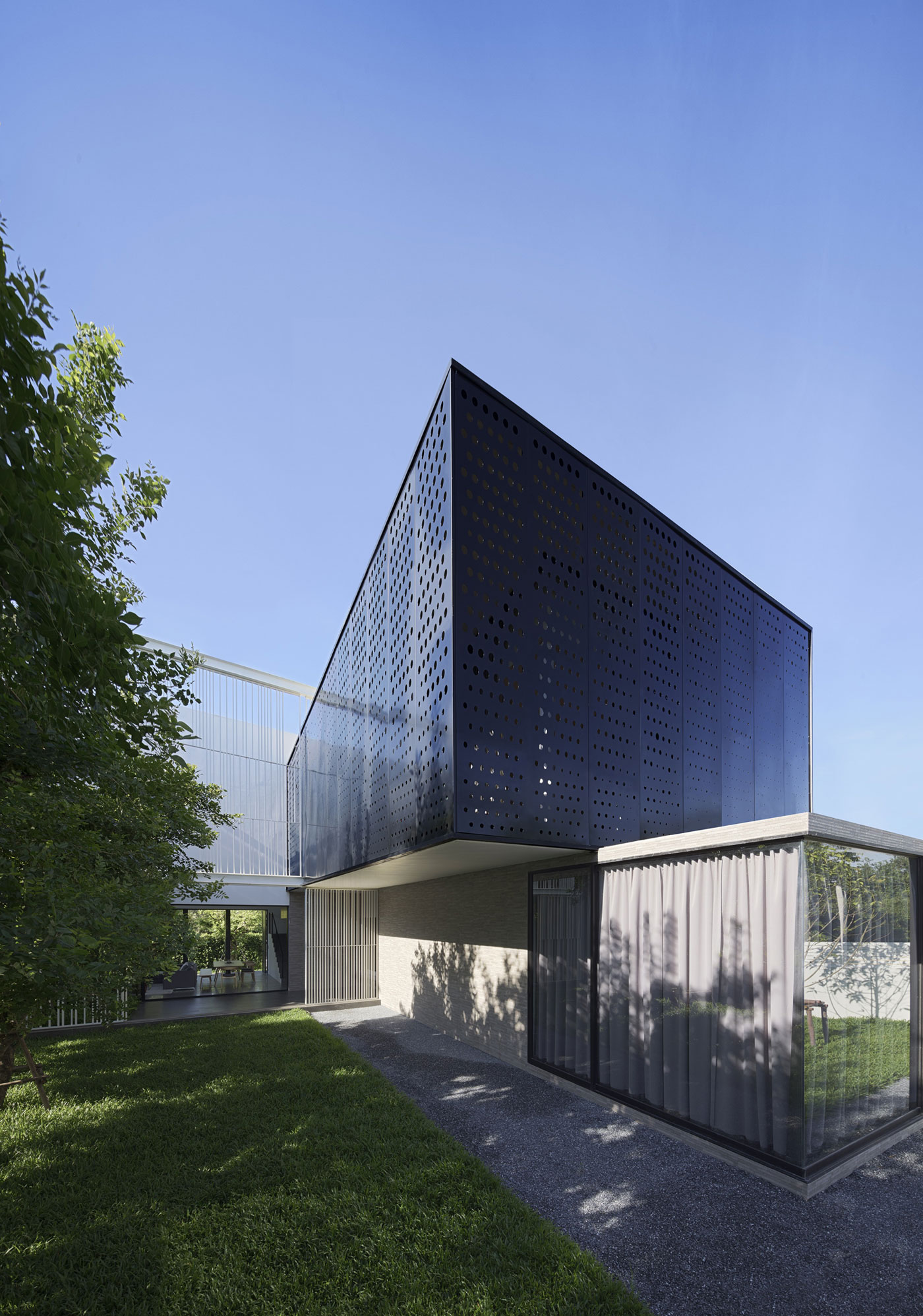 A Stunning Modern Tropical House in the Suburbs of Bangkok, Thailand by Ayutt and Associates Design (1)