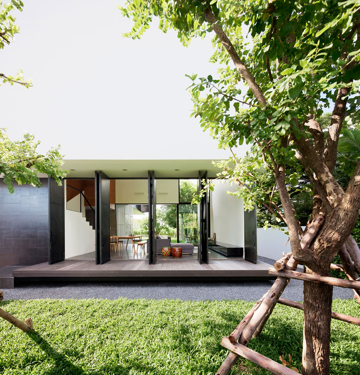 A Stunning Modern Tropical House in the Suburbs of Bangkok, Thailand by Ayutt and Associates Design (10)