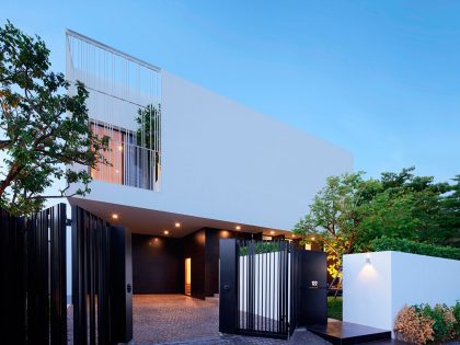 A Stunning Modern Tropical House in the Suburbs of Bangkok, Thailand by Ayutt and Associates Design (26)