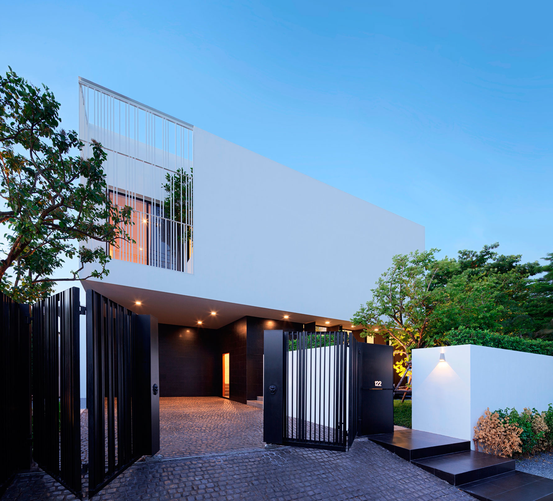 A Stunning Modern Tropical House in the Suburbs of Bangkok, Thailand by Ayutt and Associates Design (26)