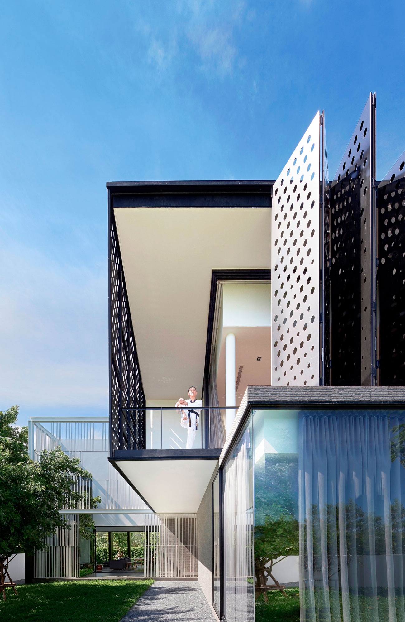 A Stunning Modern Tropical House in the Suburbs of Bangkok, Thailand by Ayutt and Associates Design (5)