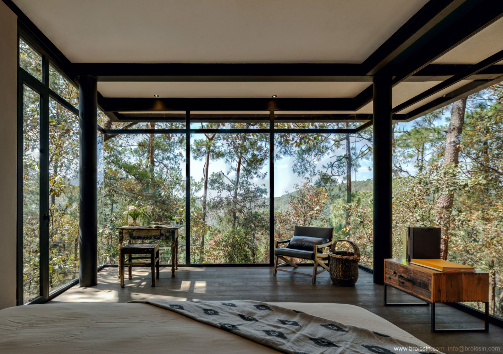 A Stunning Woodland Home Under the Trees in Avándaro, México by BROISSINarchitects (15)