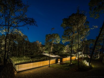 A Stunning Woodland Home Under the Trees in Avándaro, México by BROISSINarchitects (18)