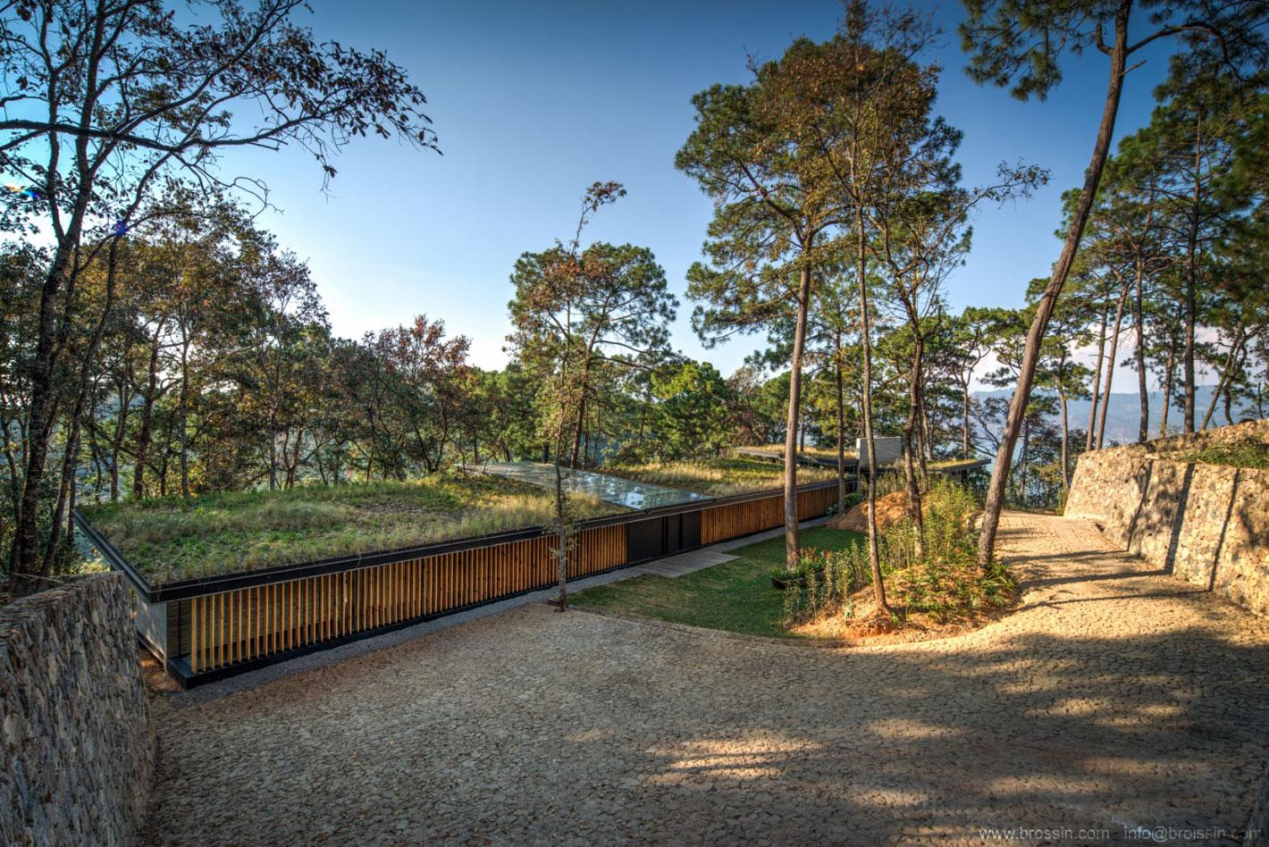 A Stunning Woodland Home Under the Trees in Avándaro, México by BROISSINarchitects (5)