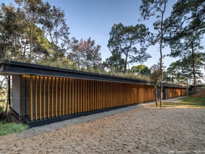 A Stunning Woodland Home Under the Trees in Avándaro, México by BROISSINarchitects (6)