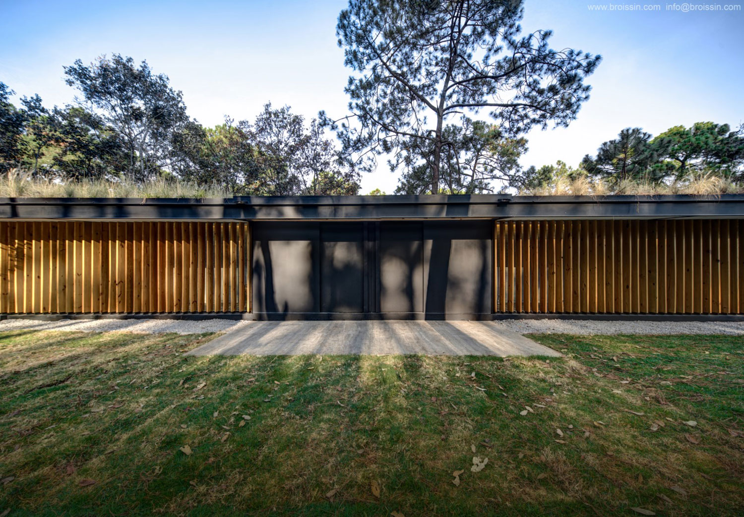 A Stunning Woodland Home Under the Trees in Avándaro, México by BROISSINarchitects (8)