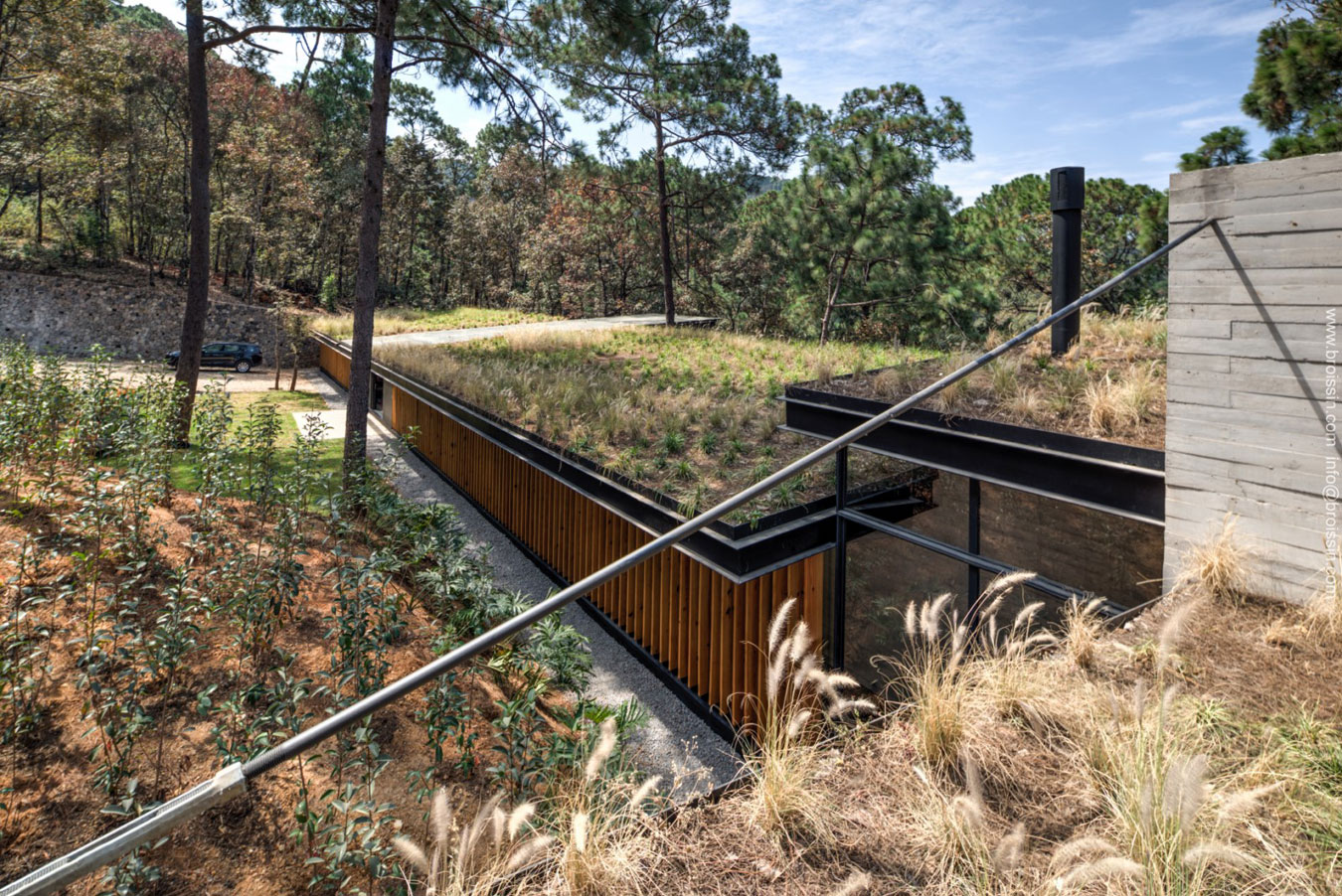 A Stunning Woodland Home Under the Trees in Avándaro, México by BROISSINarchitects (9)