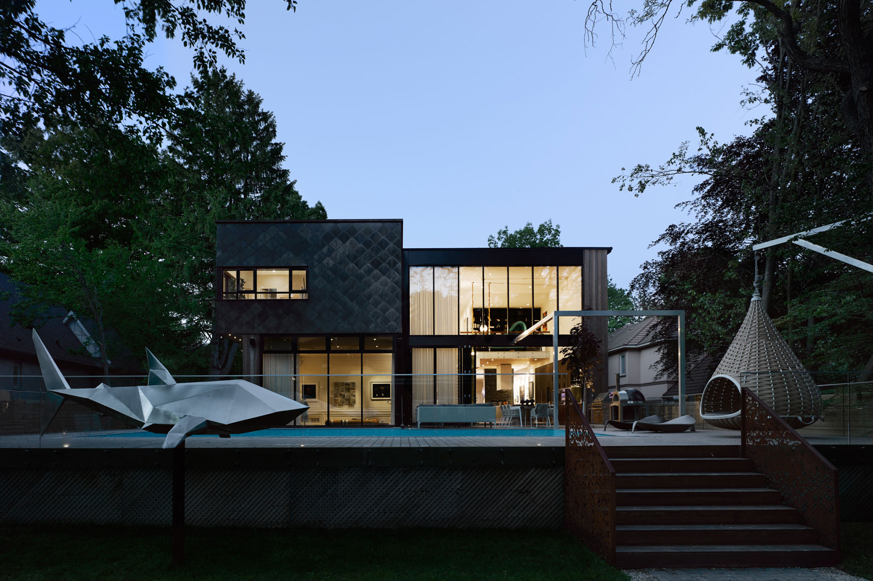 A Stunning and Elegant Contemporary House with Beautiful Landscape in South Mississauga by Prototype Design Lab (11)
