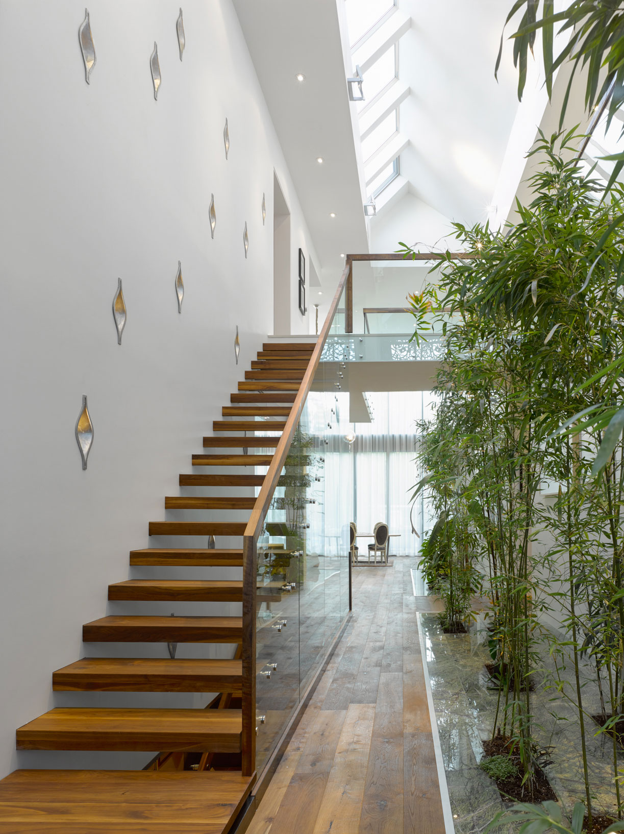 A Stunning and Elegant Contemporary House with Beautiful Landscape in South Mississauga by Prototype Design Lab (6)