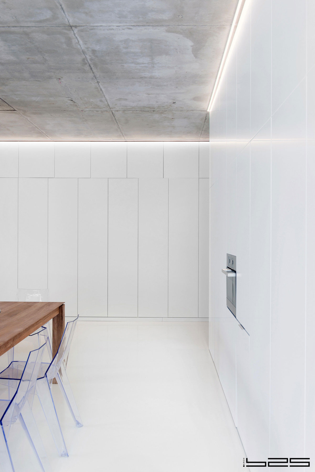 A Stylish Apartment with Concrete Walls and Glass Elements in Moscow, Russia by ARCH (15)