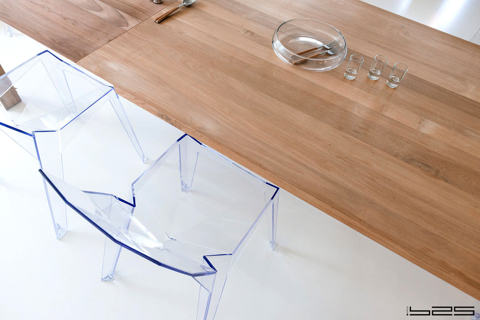 A Stylish Apartment with Concrete Walls and Glass Elements in Moscow, Russia by ARCH (17)