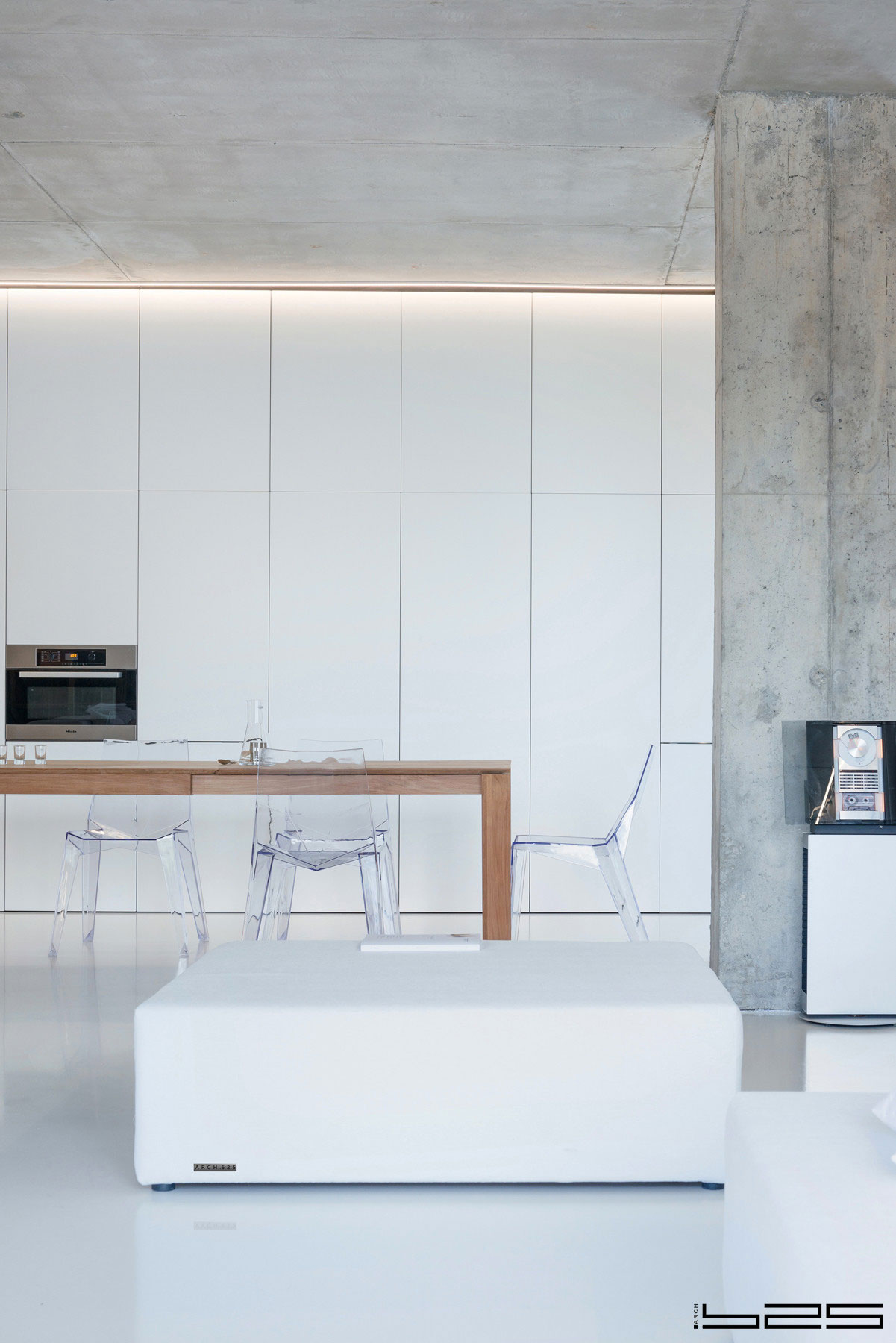 A Stylish Apartment with Concrete Walls and Glass Elements in Moscow, Russia by ARCH (2)