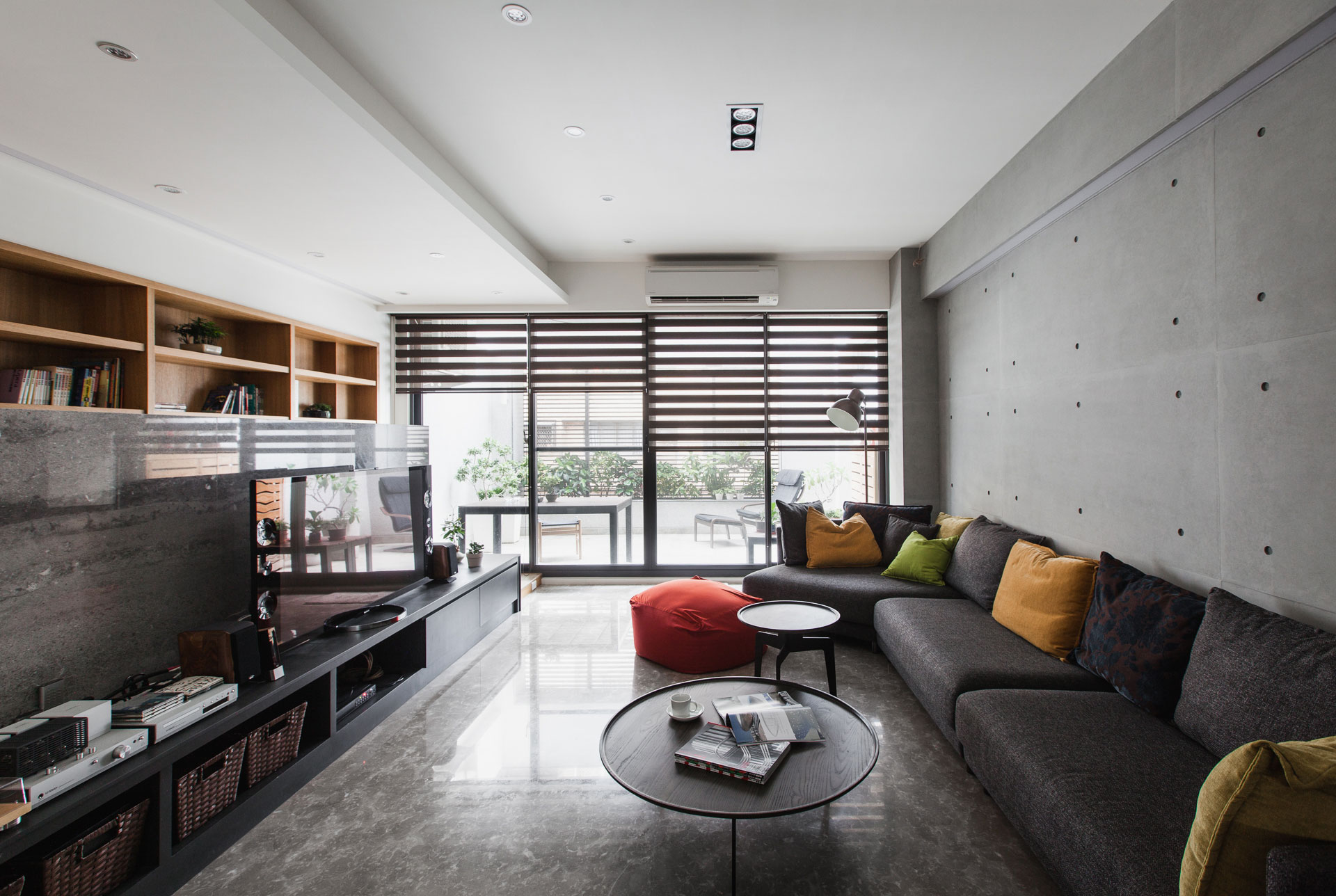A Stylish Contemporary Apartment in Kaohsiung City, Taiwan by PMD (1)