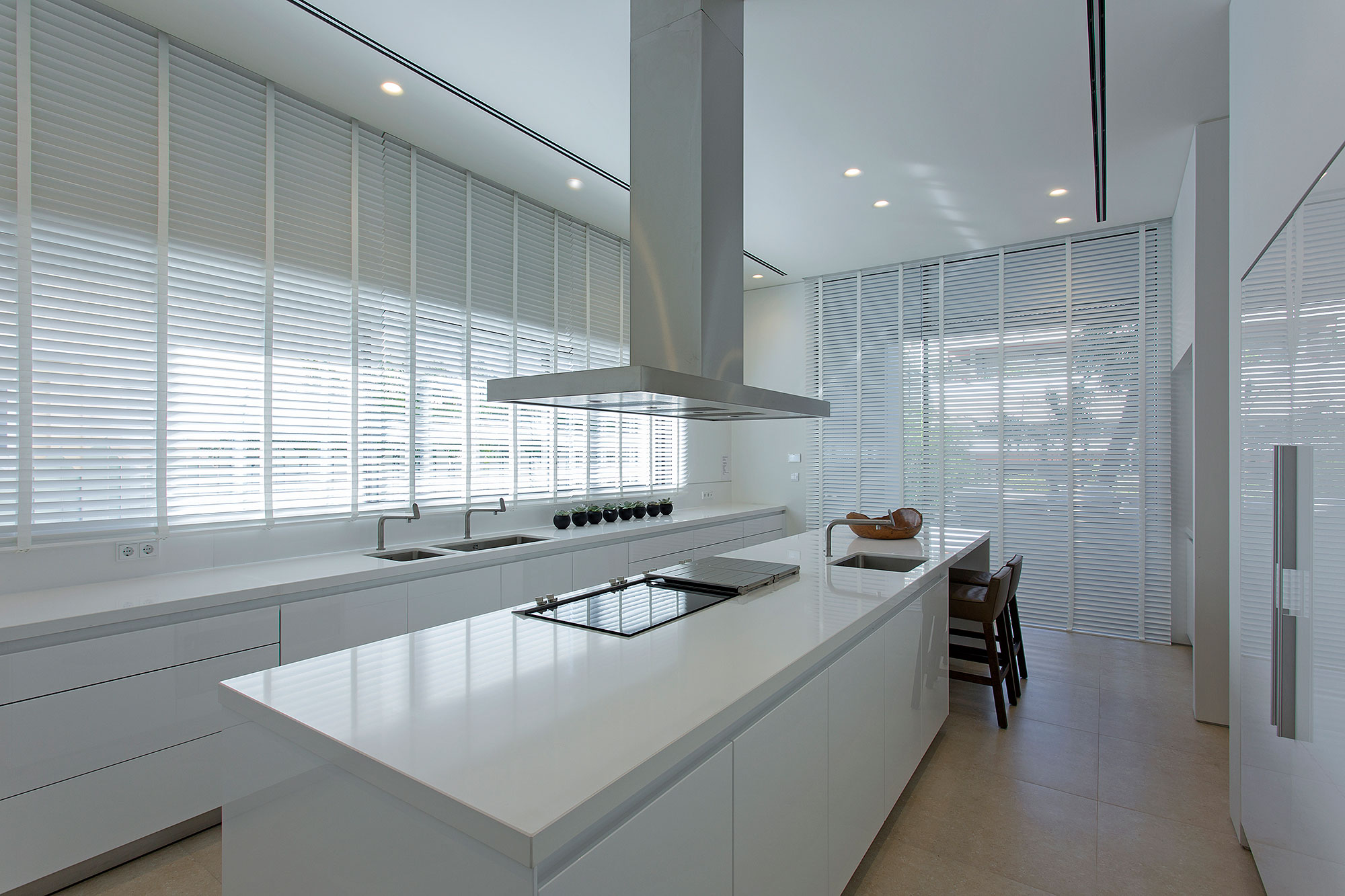 A Stylish Contemporary Home Drenched in Natural Light in Athens, Greece by Moustroufis Architects (10)