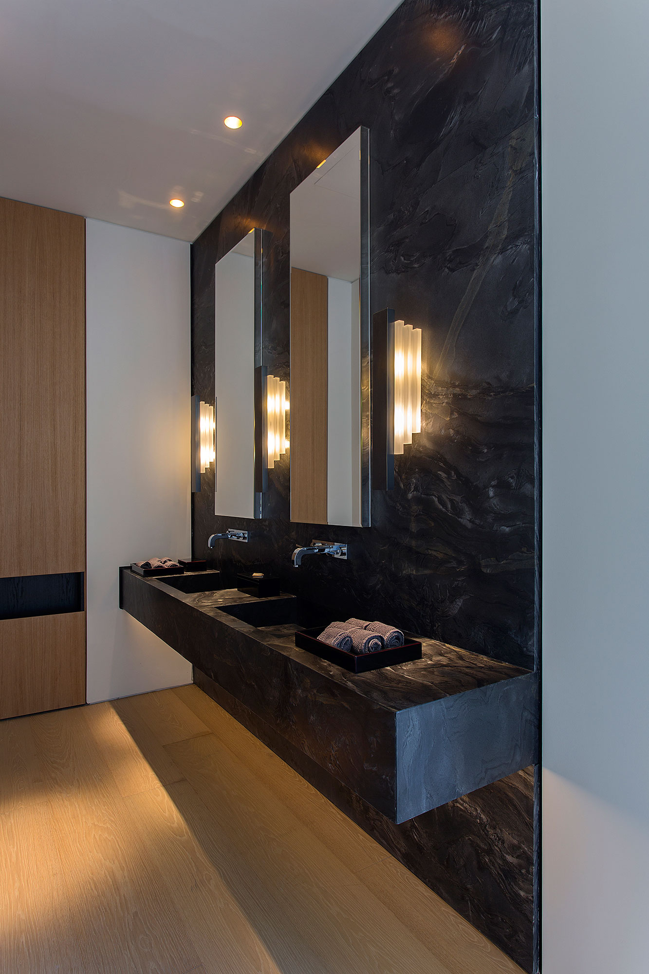 A Stylish Contemporary Home Drenched in Natural Light in Athens, Greece by Moustroufis Architects (14)