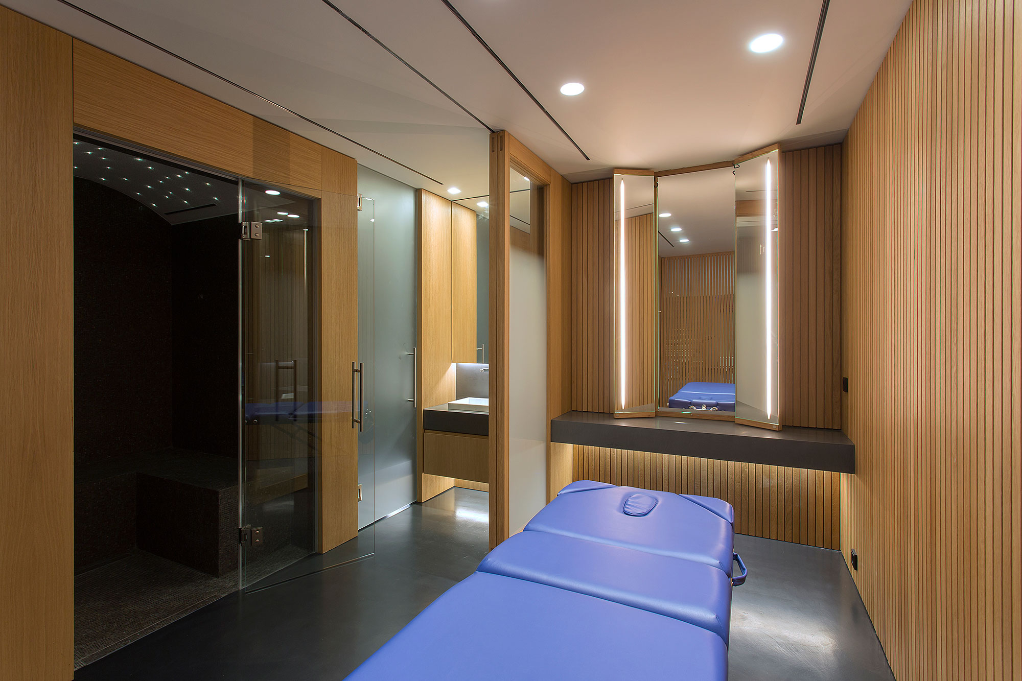 A Stylish Contemporary Home Drenched in Natural Light in Athens, Greece by Moustroufis Architects (17)