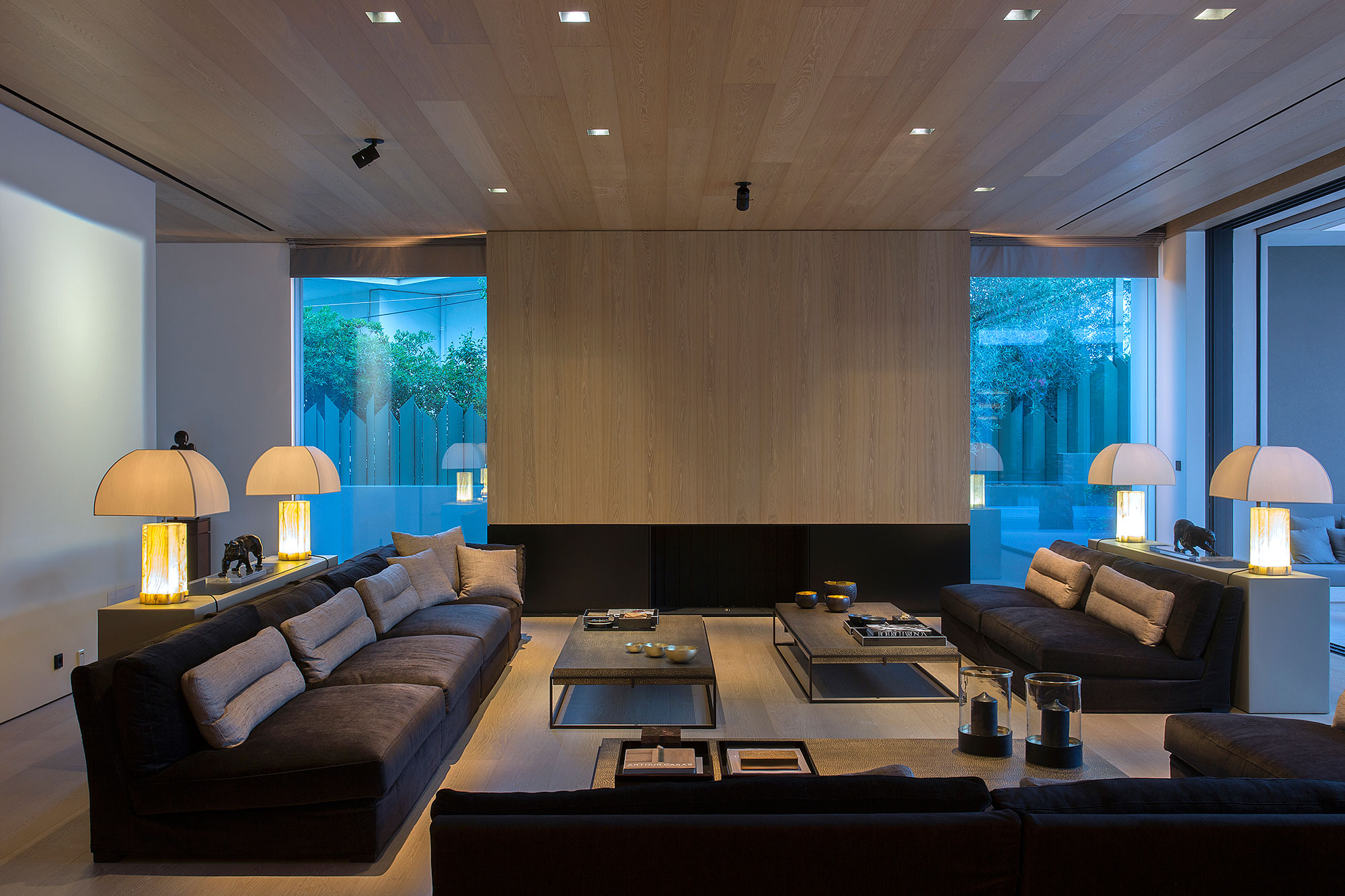 A Stylish Contemporary Home Drenched in Natural Light in Athens, Greece by Moustroufis Architects (19)