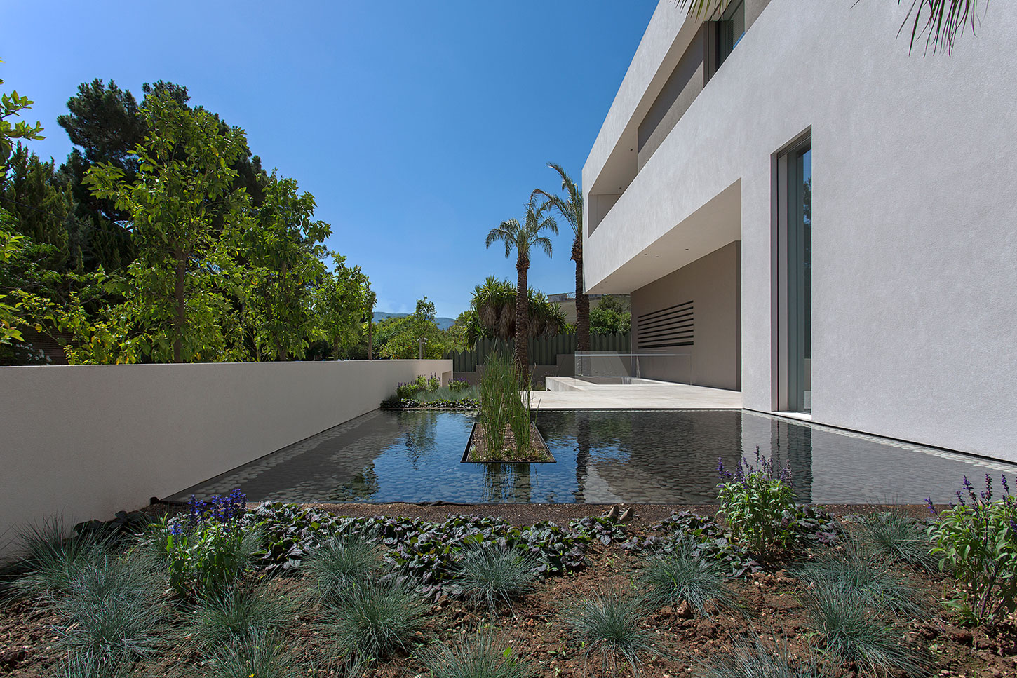A Stylish Contemporary Home Drenched in Natural Light in Athens, Greece by Moustroufis Architects (2)