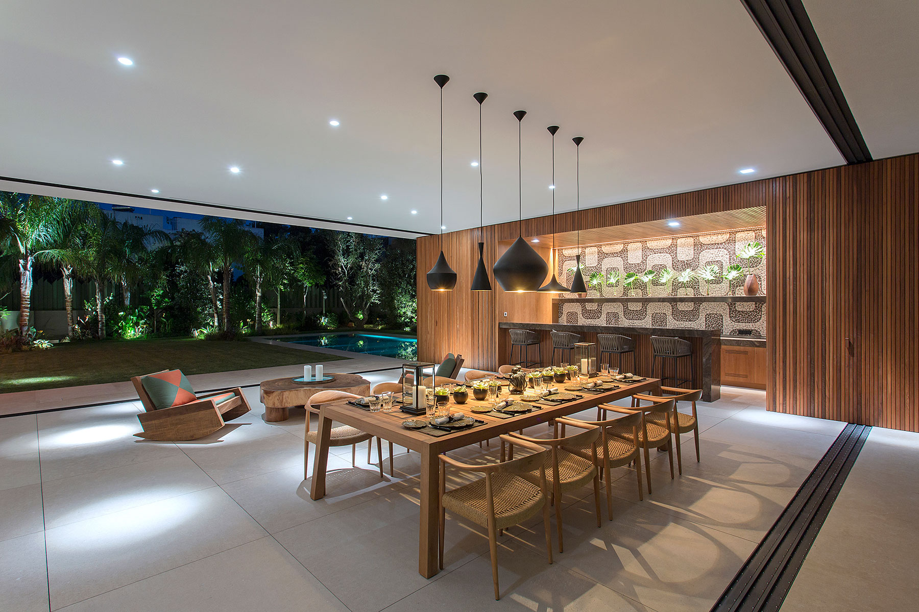 A Stylish Contemporary Home Drenched in Natural Light in Athens, Greece by Moustroufis Architects (22)