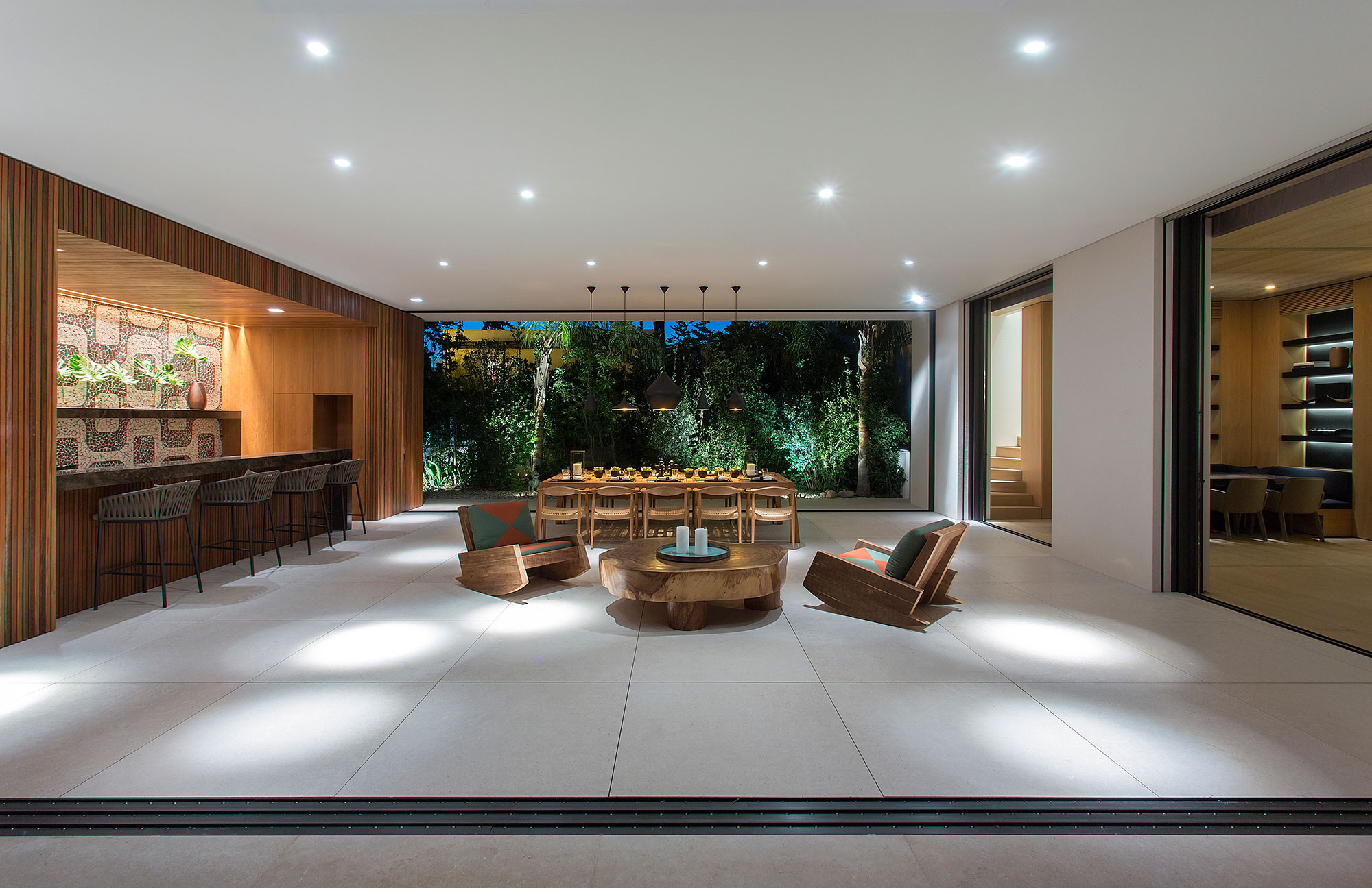 A Stylish Contemporary Home Drenched in Natural Light in Athens, Greece by Moustroufis Architects (23)