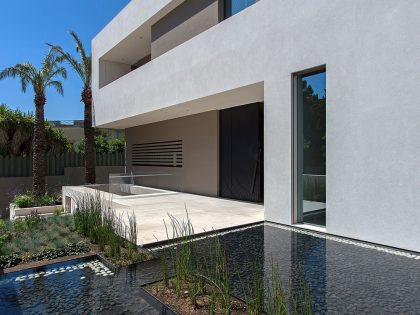 A Stylish Contemporary Home Drenched in Natural Light in Athens, Greece by Moustroufis Architects (3)