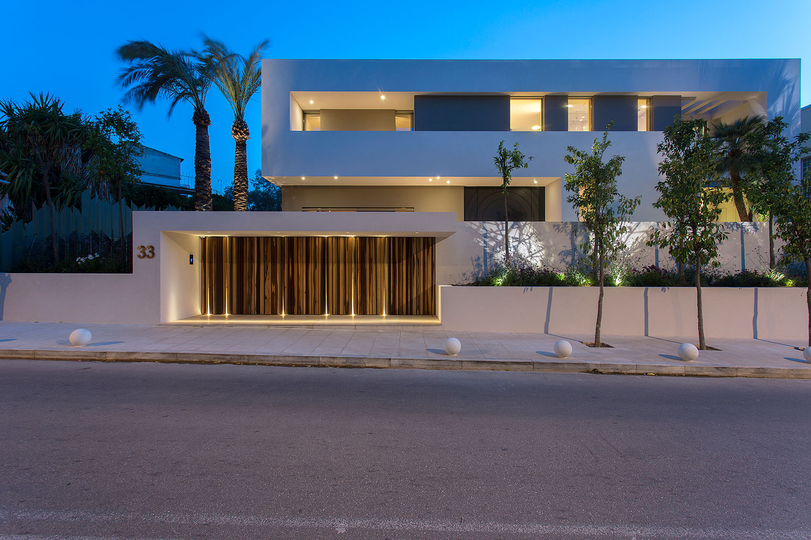A Stylish Contemporary Home Drenched in Natural Light in Athens, Greece by Moustroufis Architects (30)