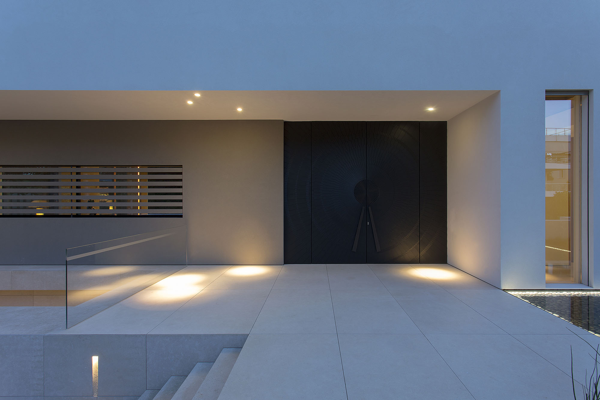 A Stylish Contemporary Home Drenched in Natural Light in Athens, Greece by Moustroufis Architects (34)