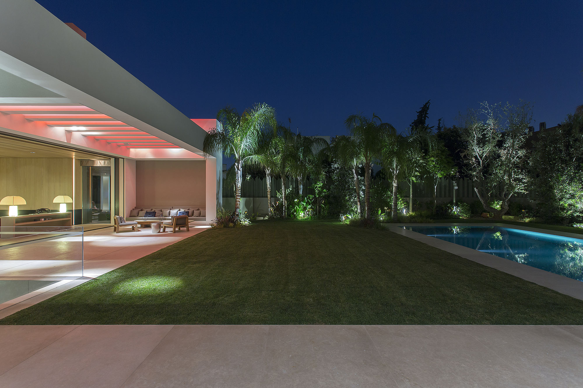 A Stylish Contemporary Home Drenched in Natural Light in Athens, Greece by Moustroufis Architects (36)