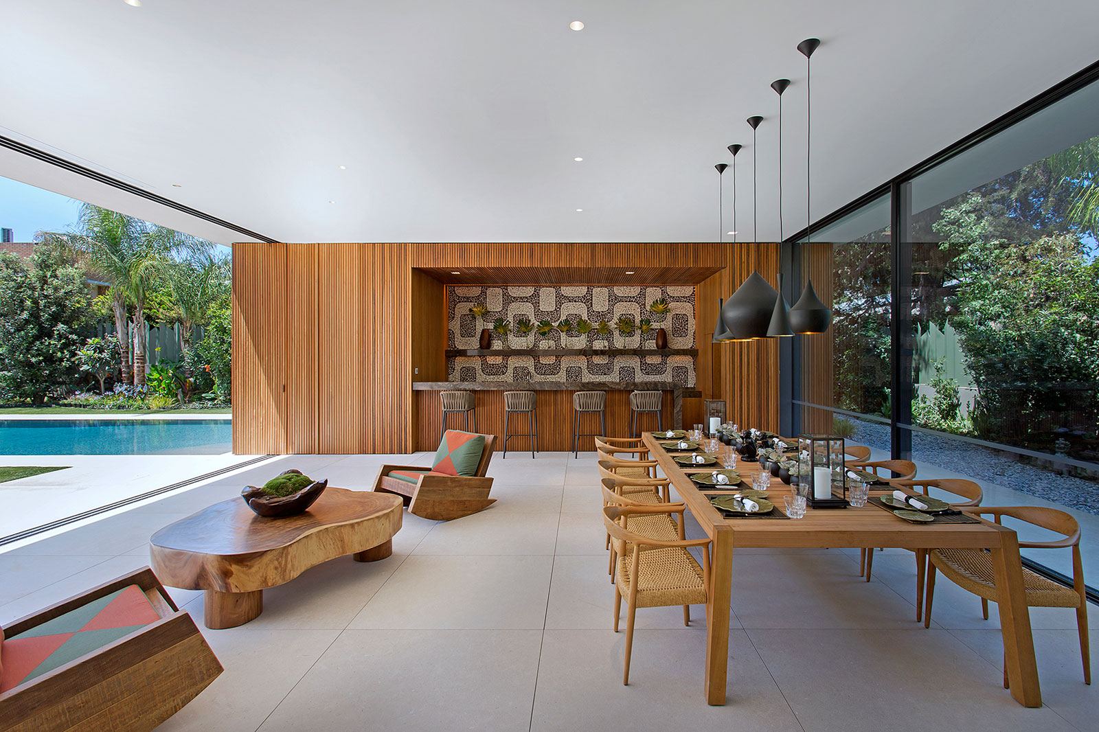 A Stylish Contemporary Home Drenched in Natural Light in Athens, Greece by Moustroufis Architects (8)