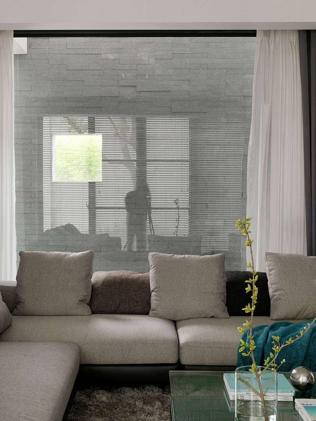 A Stylish Contemporary Home Full of Elegant Simplicity in Yun-Lin County, Taiwan by MORI design (12)