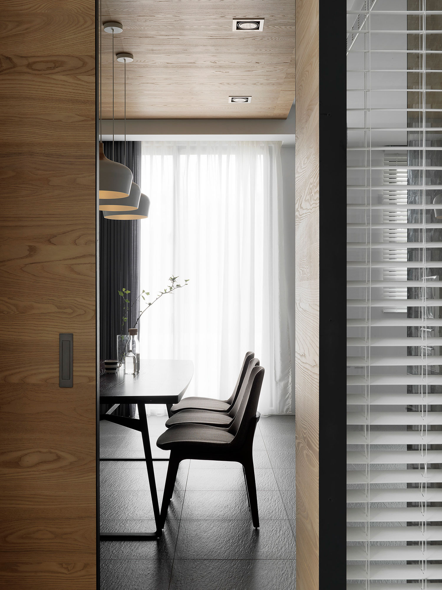 A Stylish Contemporary Home Full of Elegant Simplicity in Yun-Lin County, Taiwan by MORI design (27)