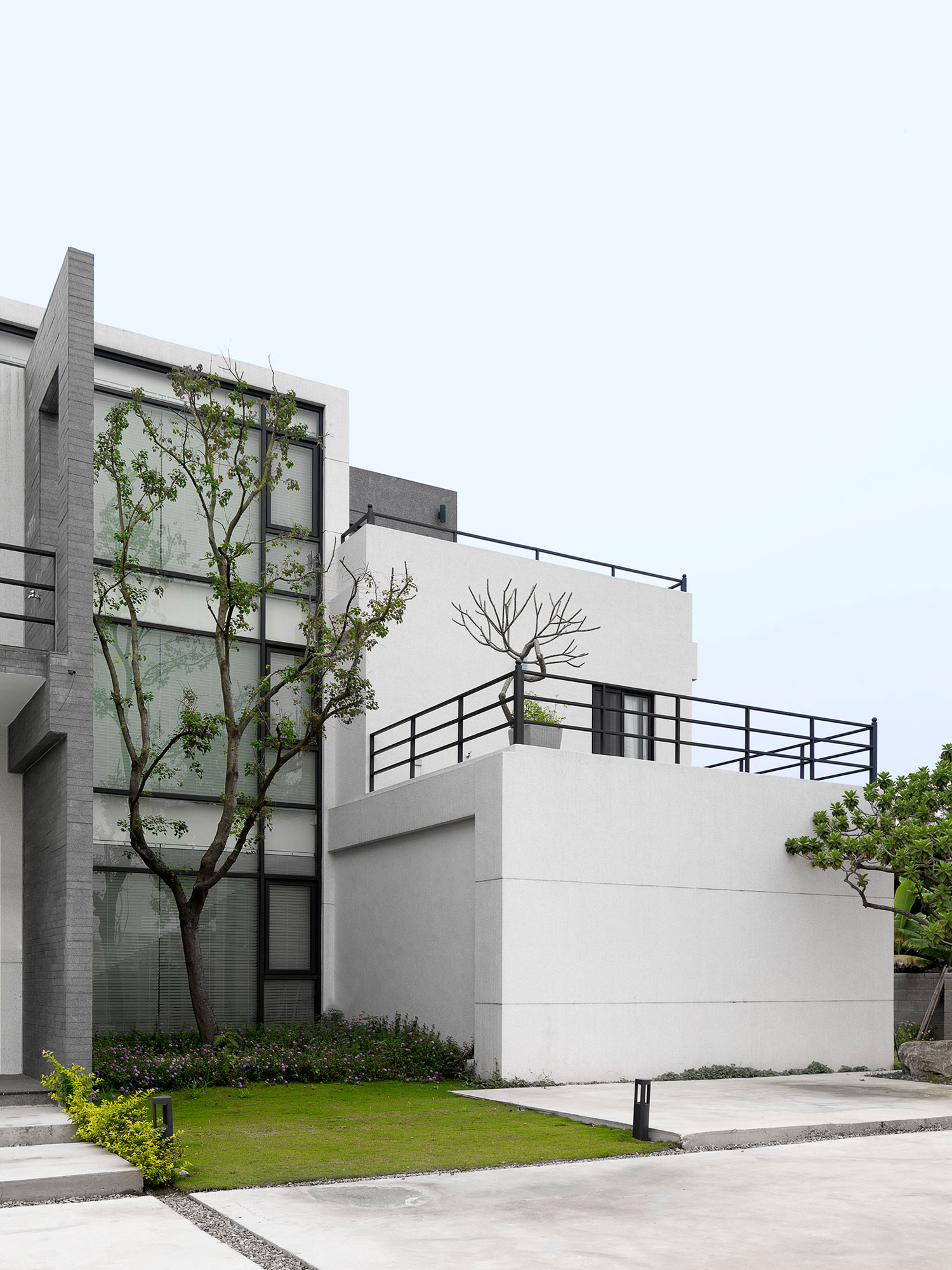 A Stylish Contemporary Home Full of Elegant Simplicity in Yun-Lin County, Taiwan by MORI design (4)