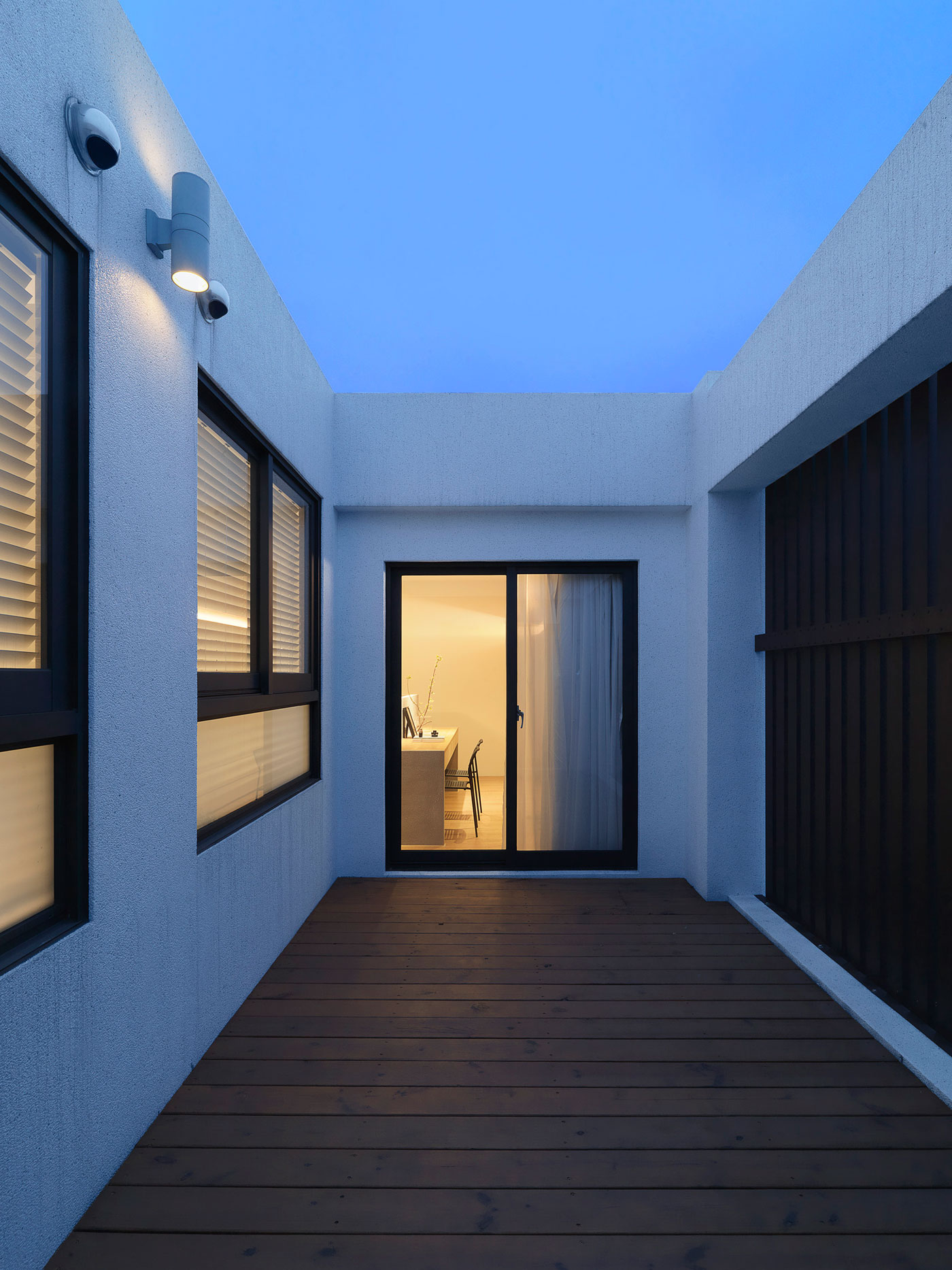 A Stylish Contemporary Home Full of Elegant Simplicity in Yun-Lin County, Taiwan by MORI design (50)