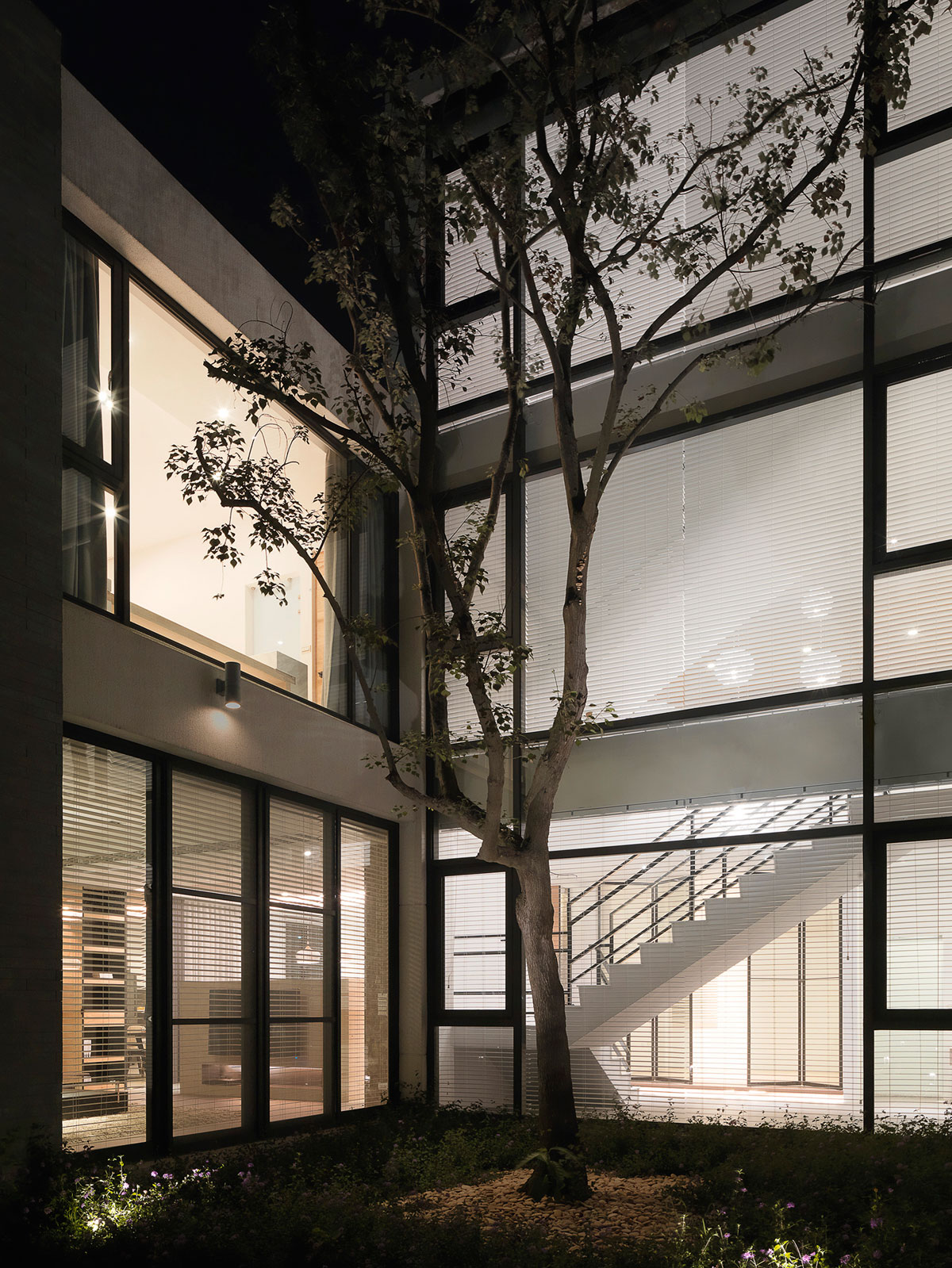 A Stylish Contemporary Home Full of Elegant Simplicity in Yun-Lin County, Taiwan by MORI design (52)