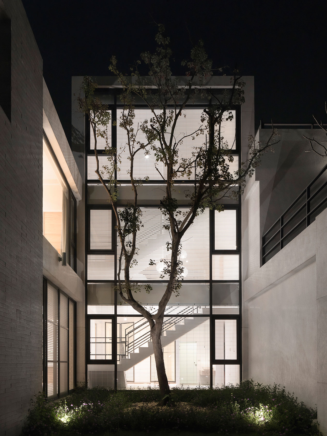 A Stylish Contemporary Home Full of Elegant Simplicity in Yun-Lin County, Taiwan by MORI design (53)