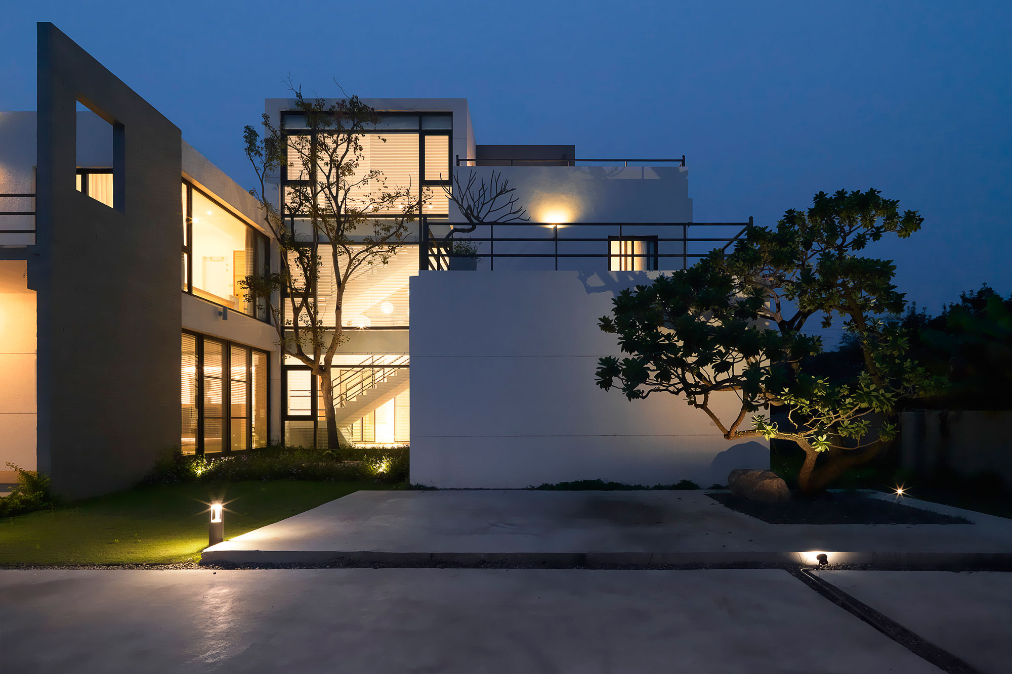A Stylish Contemporary Home Full of Elegant Simplicity in Yun-Lin County, Taiwan by MORI design (56)