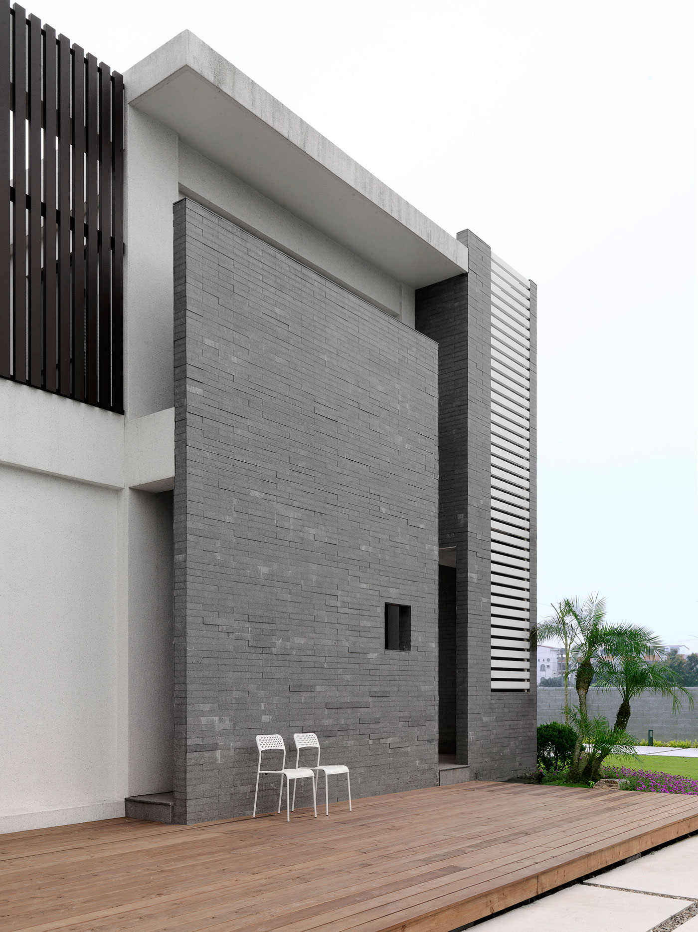 A Stylish Contemporary Home Full of Elegant Simplicity in Yun-Lin County, Taiwan by MORI design (8)