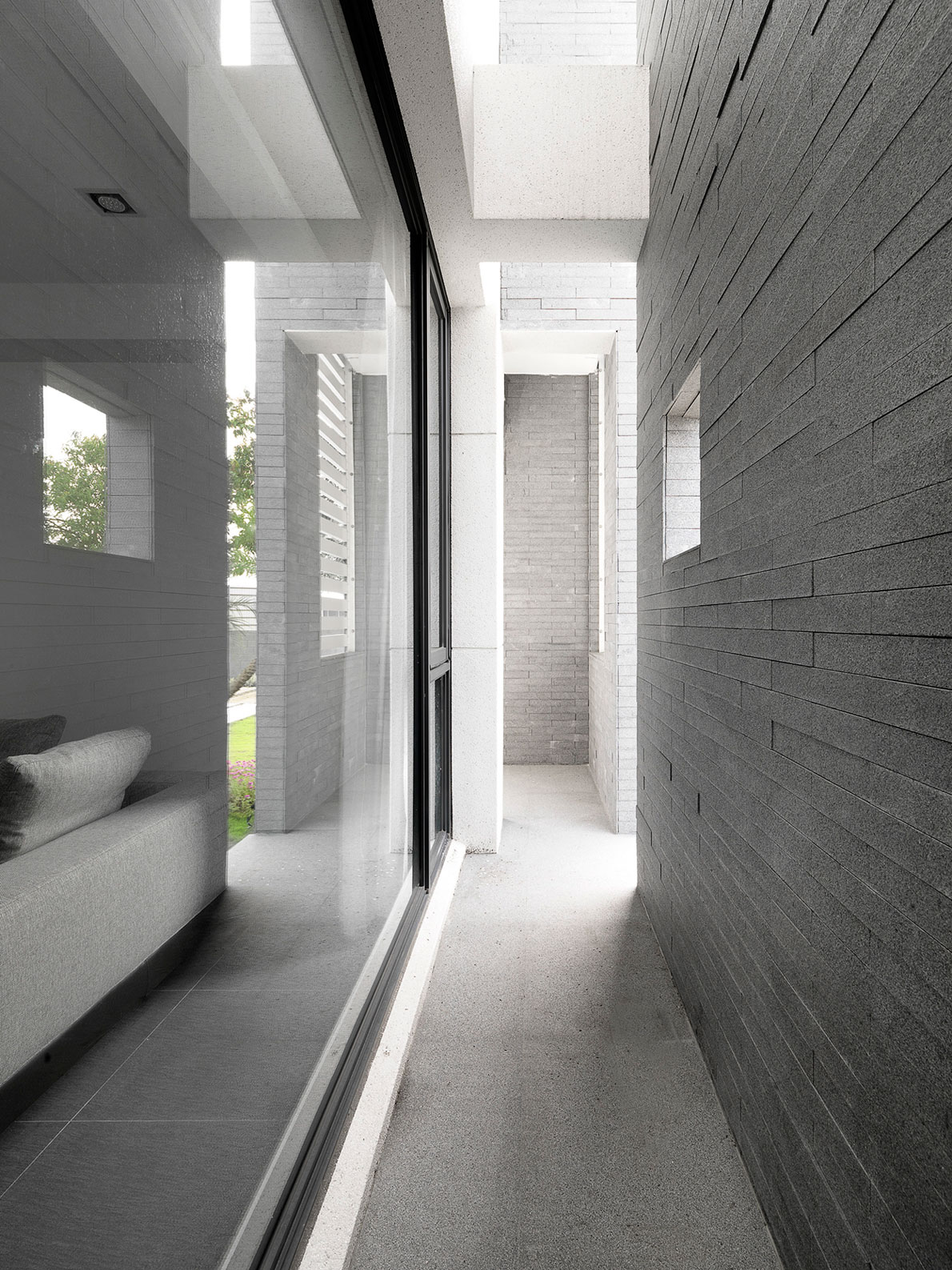 A Stylish Contemporary Home Full of Elegant Simplicity in Yun-Lin County, Taiwan by MORI design (9)
