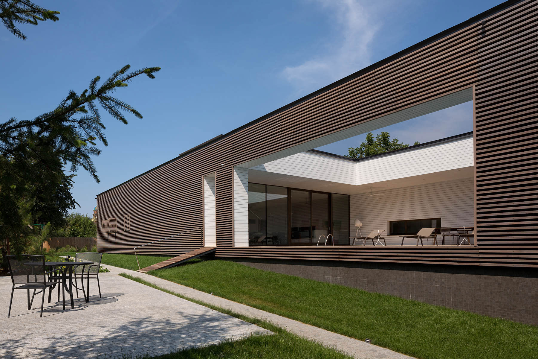 A Stylish Contemporary Home Perched on a Hill in Kharkiv, Ukraine by Oleg Drozdov (4)