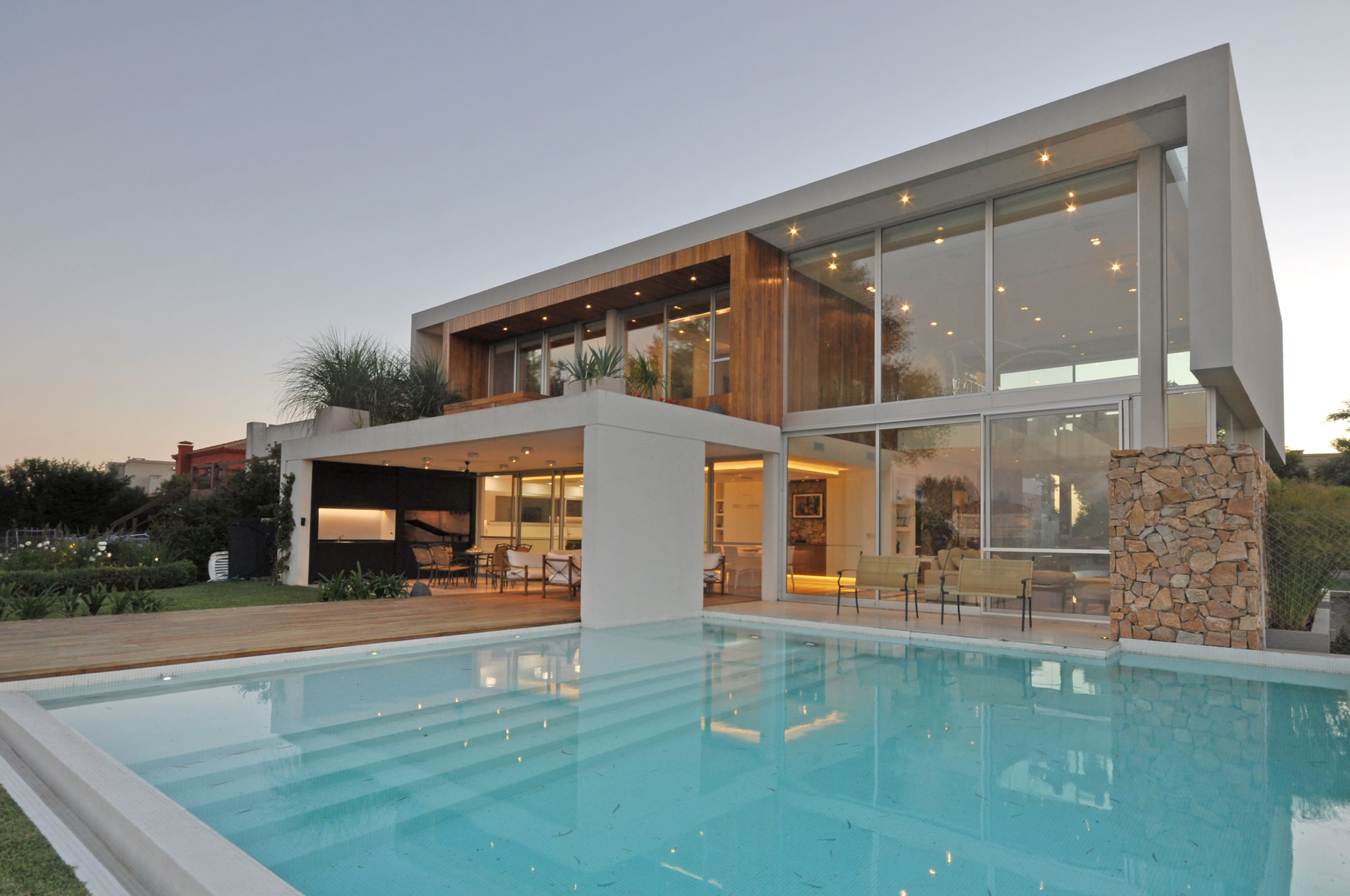 A Stylish Contemporary Home with Exquisite Taste in Tigre, Buenos Aires by Vanguarda Architects (18)