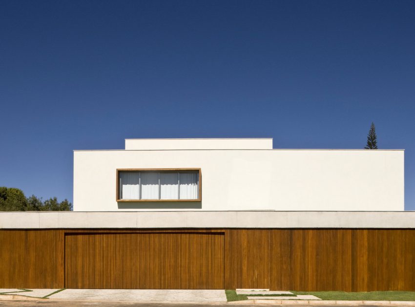 A Stylish Contemporary Home with Simple Lines and Overlapping Volumes in Brasilia by Patricia Almeida Arquitetura (1)