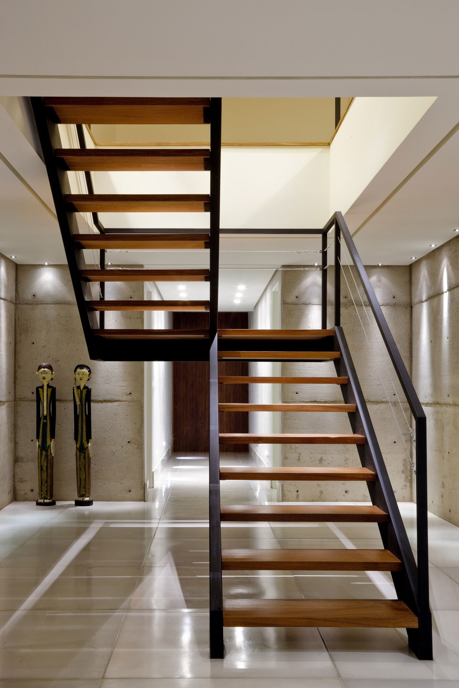 A Stylish Contemporary Home with Simple Lines and Overlapping Volumes in Brasilia by Patricia Almeida Arquitetura (7)