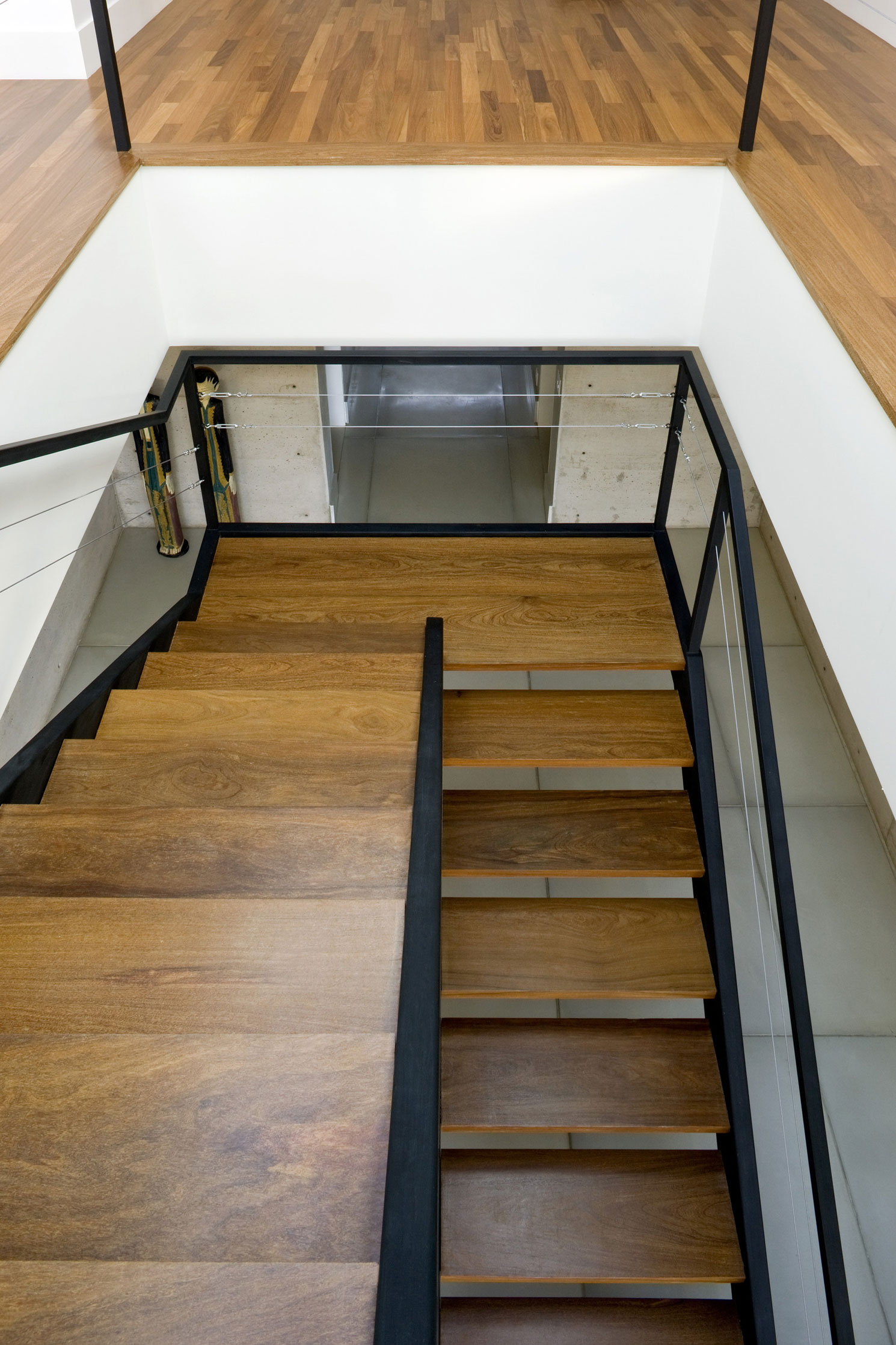 A Stylish Contemporary Home with Simple Lines and Overlapping Volumes in Brasilia by Patricia Almeida Arquitetura (9)