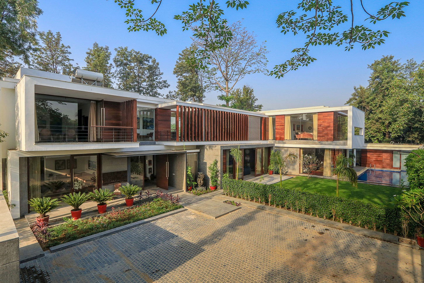 A Stylish Contemporary Home with Spacious Interiors in Chhatarpur, India by DADA & Partners (1)