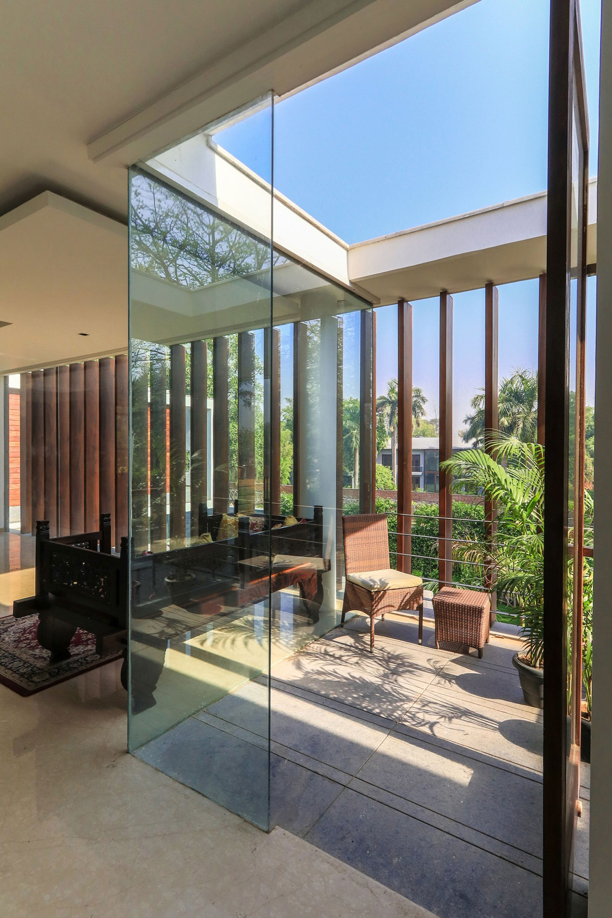 A Stylish Contemporary Home with Spacious Interiors in Chhatarpur, India by DADA & Partners (11)