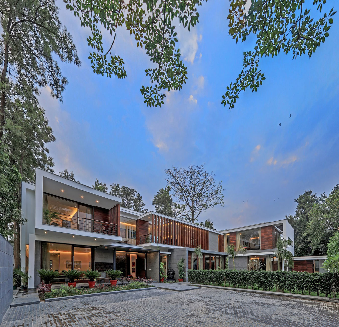 A Stylish Contemporary Home with Spacious Interiors in Chhatarpur, India by DADA & Partners (13)