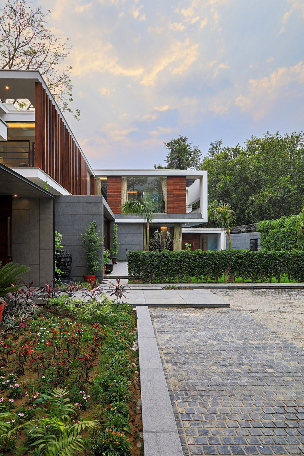 A Stylish Contemporary Home with Spacious Interiors in Chhatarpur, India by DADA & Partners (3)